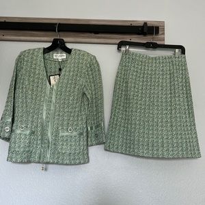NWT St. John Light Green Knit Two Piece Blazer and Elastic Waist Skirt Size 2